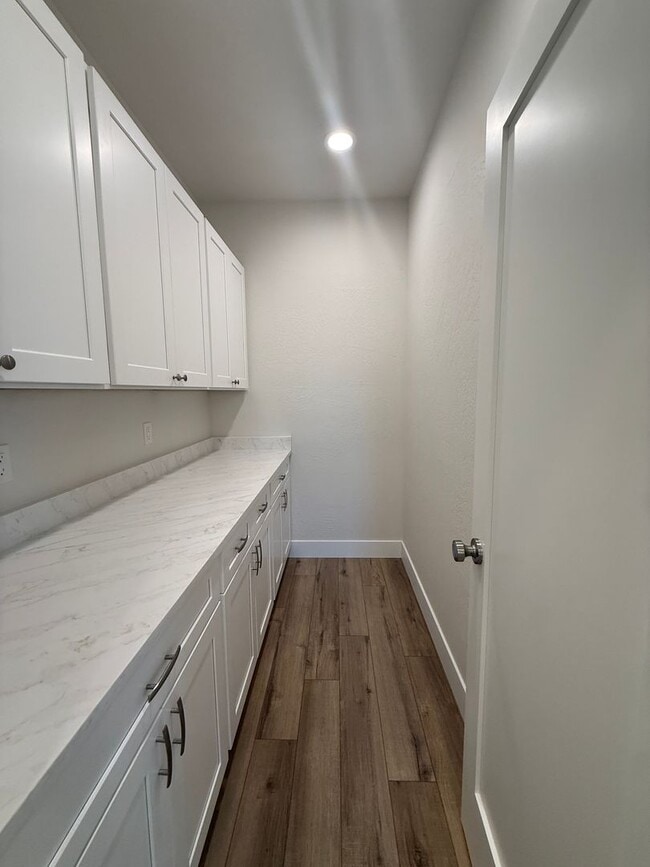 Building Photo - Beautiful New 3 Bed, 2 Bath Home in Northeast Medford