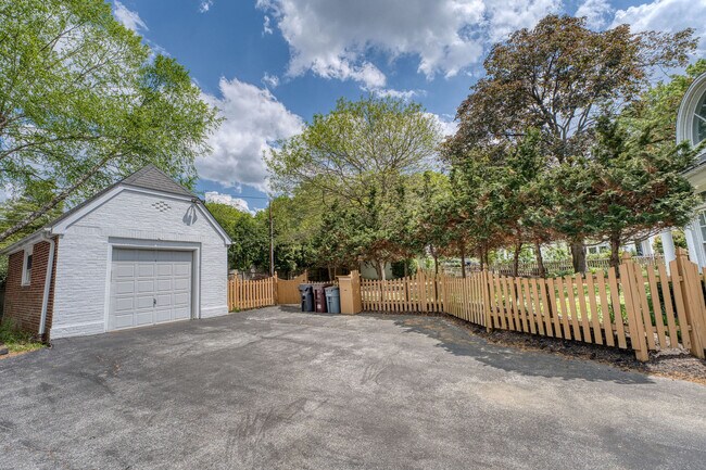 Building Photo - 2305 Macdonough Rd
