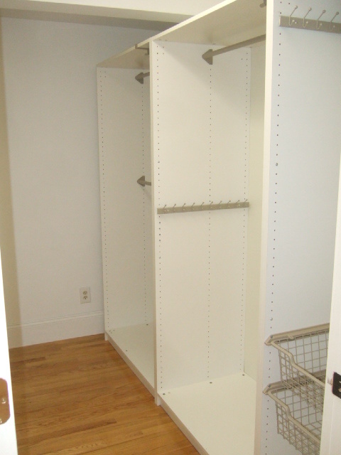 WALK IN CLOSET - 14 Glover St