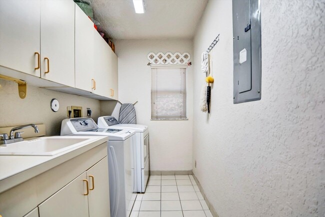 Building Photo - 13471 Miles Standish Port