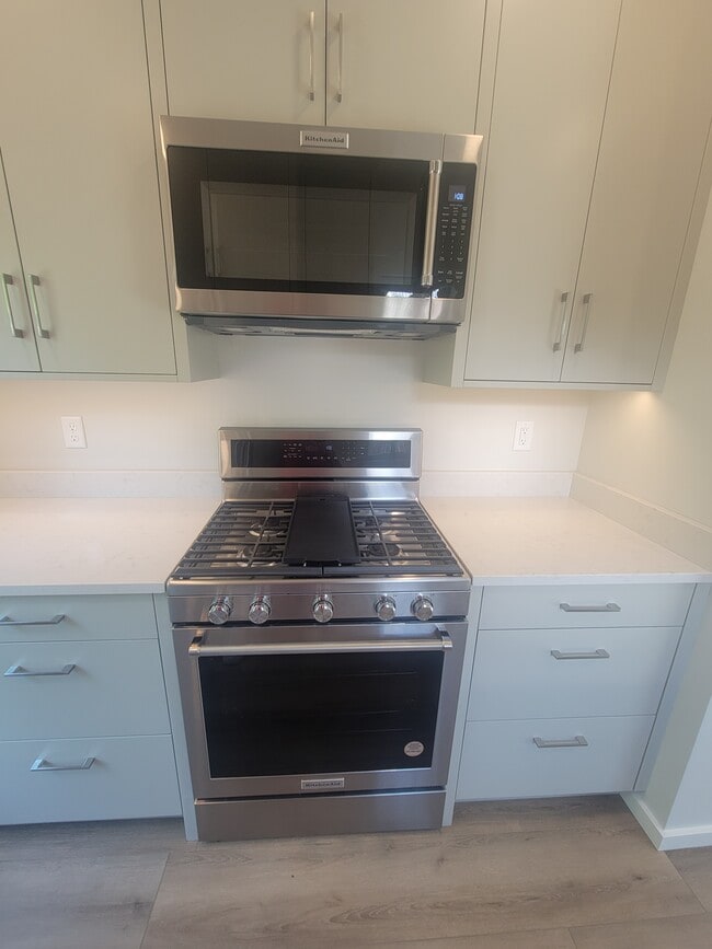 Building Photo - 395 S Mountain Ave