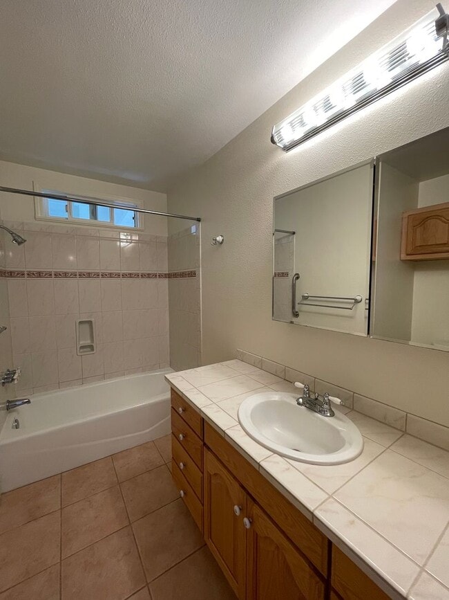 Building Photo - Three bedroom, one bath house in desirable...