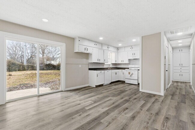 Building Photo - 2902 W Scott St