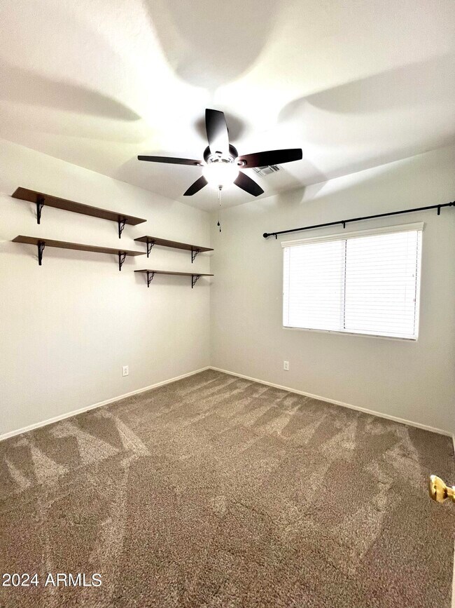 Building Photo - 3464 E Thornton Ave