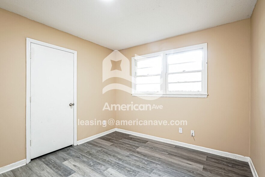 Building Photo - 144 Charmont Dr