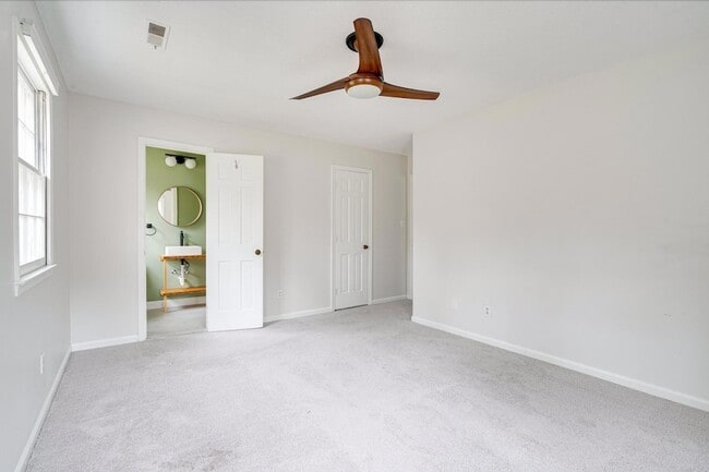 Building Photo - 2437 Tilghman Cir