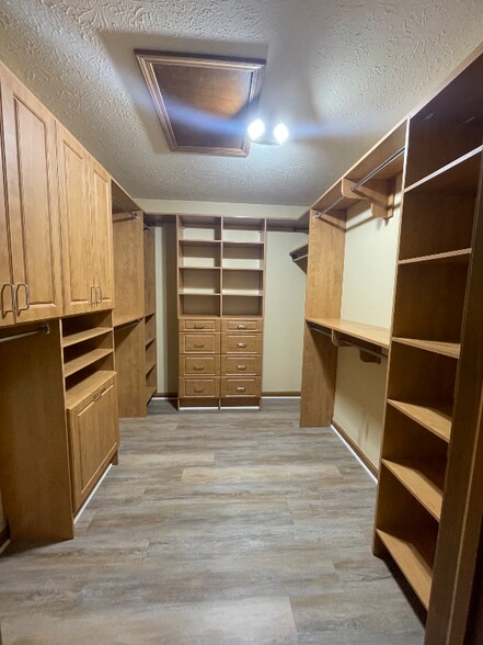 Building Photo - 254 Dominion Dr