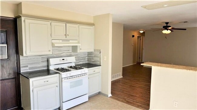 Building Photo - 212 Shadybrook Pl