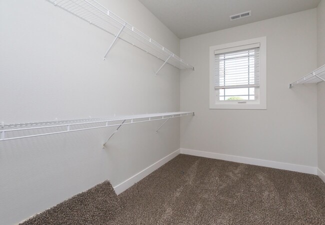 Building Photo - Contemporary Altoona Single Family Home! N...