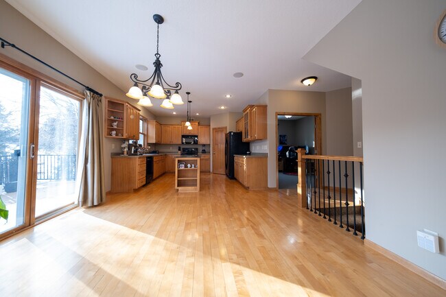 Building Photo - 572 Danube Ave