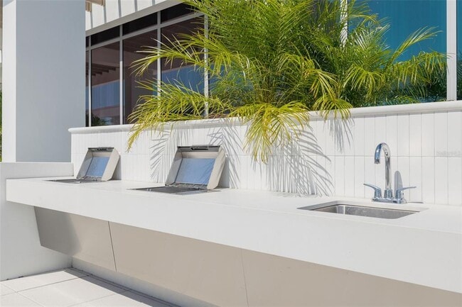 Building Photo - 777-773 3rd Ave N