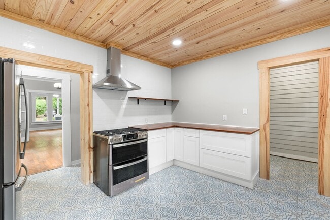 Building Photo - 107 S Mulberry St