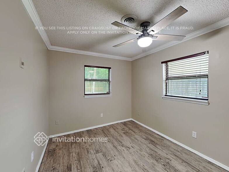 Building Photo - 5206 Tangerine Ave