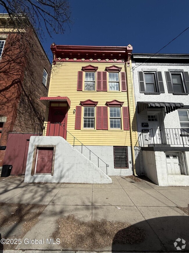 Building Photo - 103 Ferry St