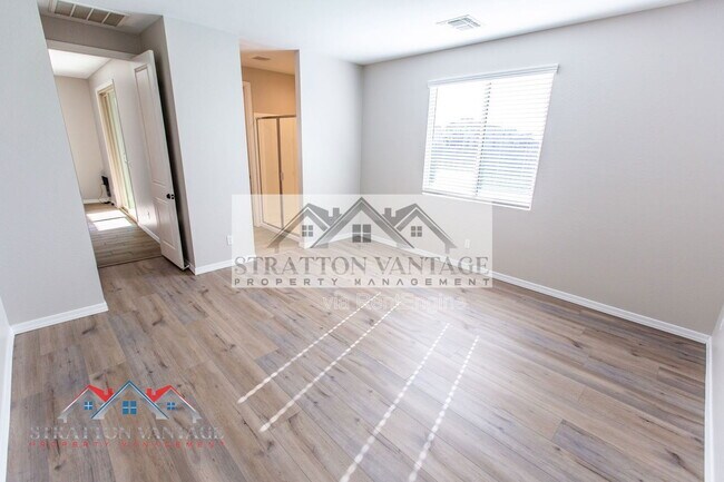 Building Photo - 36005 W San Clemente Ave