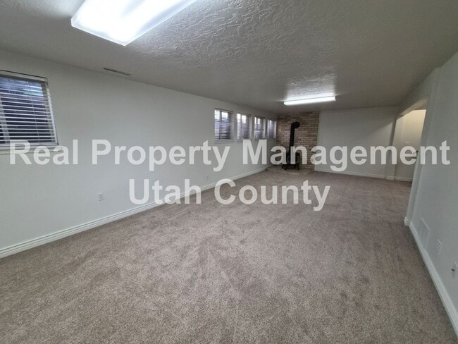 Building Photo - Beautiful Orem Home New Paint and Flooring