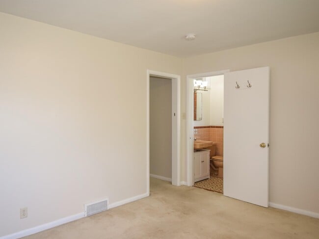 Building Photo - 241 E 900 N