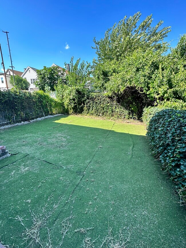 Building Photo - 41 E 48th St