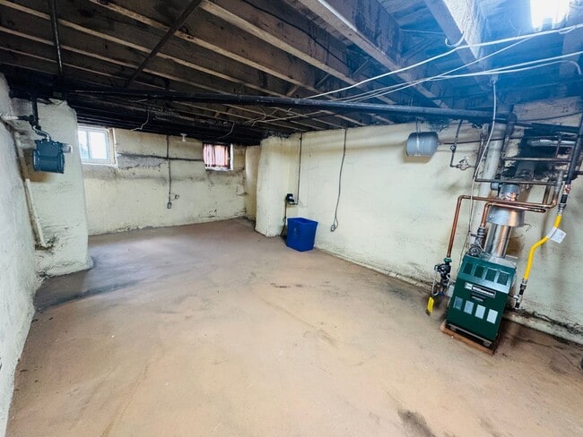 Building Photo - Remodeled 3bd/1 House with Rear yard!! SEC...