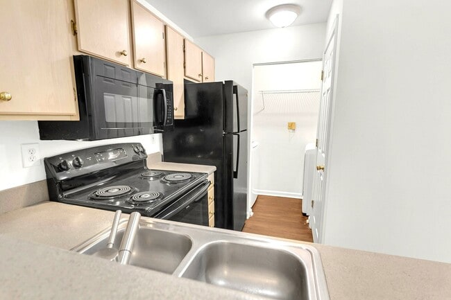 Building Photo - 188 Midland Pkwy