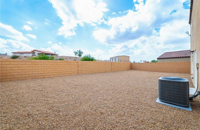 Building Photo - 2412 Village Dr