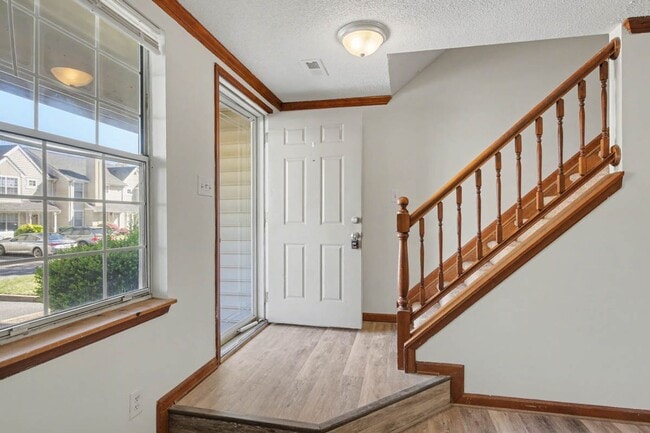 Building Photo - Updated 2BR Home Near Transit with Private Fenced Yard in Newport News
