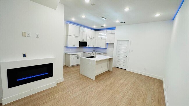 Primary Photo - 4512 Brinkley St