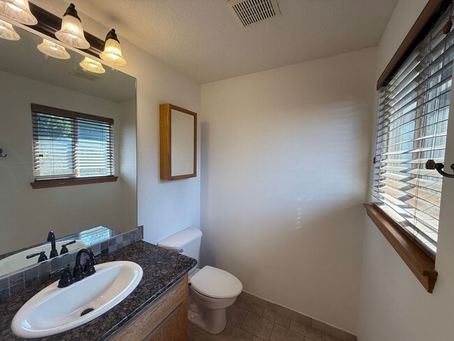 Building Photo - Spacious 3BD/2BA Home with Two-Car Garage,...