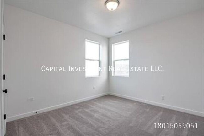 Building Photo - 4692 Camellia Ln