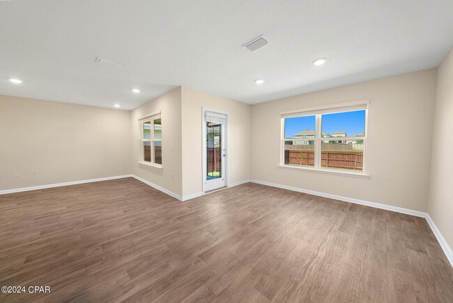 Building Photo - 5817 Viking Wy