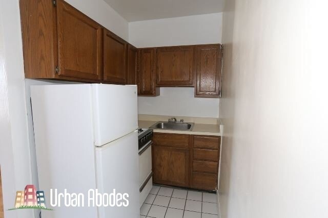 Building Photo - 523 W Melrose St