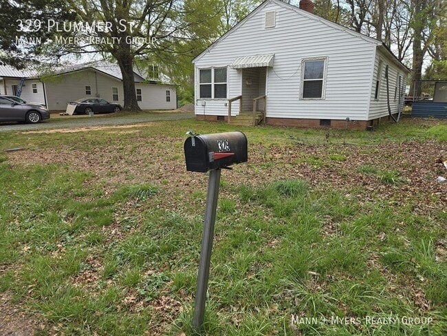 Building Photo - 329 Plummer St