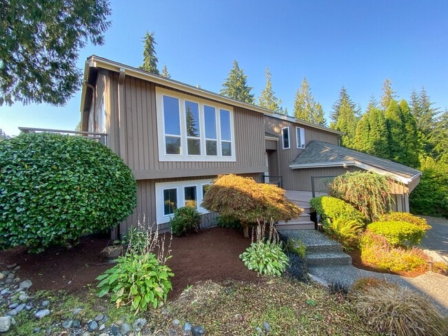 Building Photo - 5Bd/2.5Ba Redmond Home
