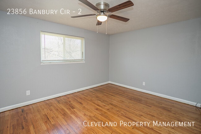 Building Photo - Updated 3 Bedroom Banbury Condo