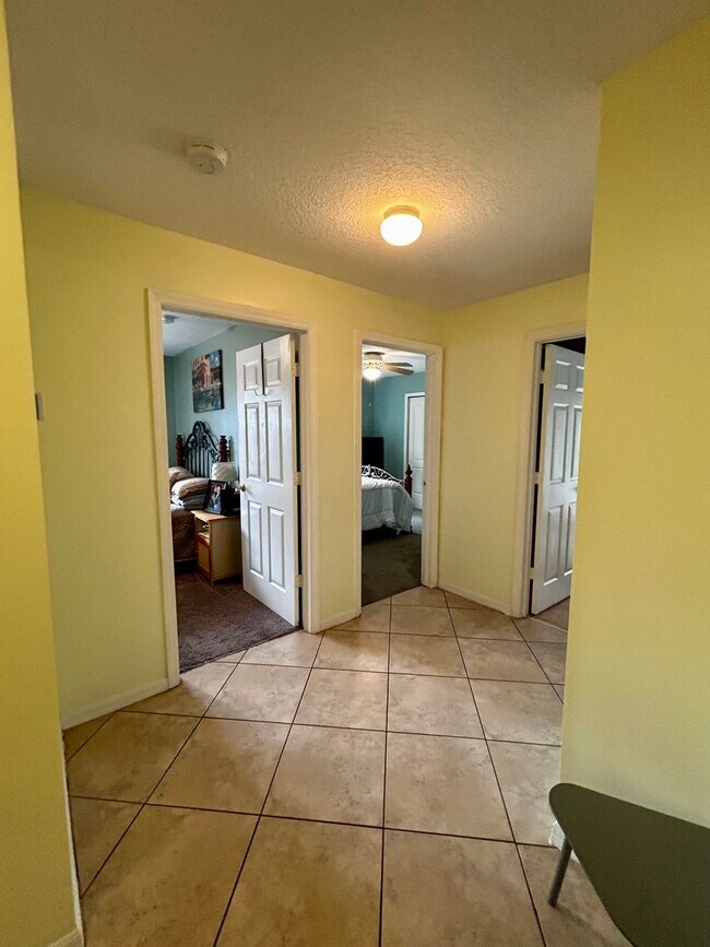 Building Photo - Western Port St. Lucie 3/2/2 with flex/roo...