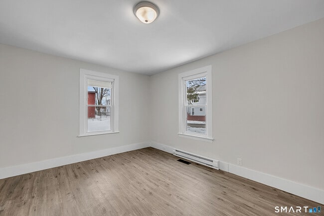 Building Photo - 8 Bancroft St