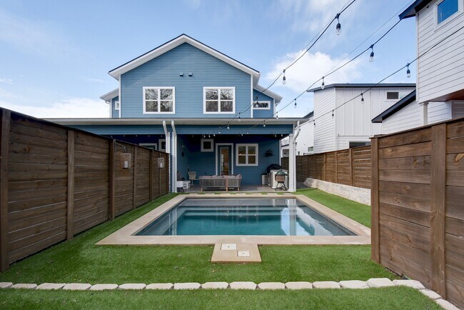 Building Photo - 1411 Cometa St