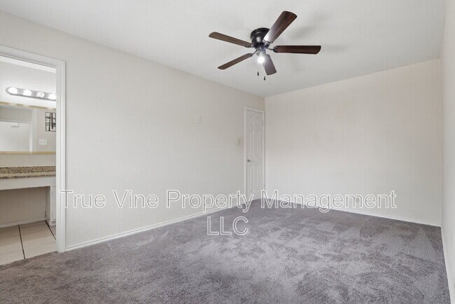 Building Photo - 7911 Corona Ridge