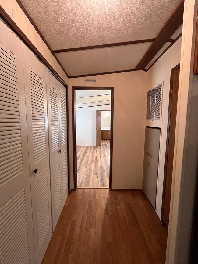 Building Photo - Home in south Lowndes County