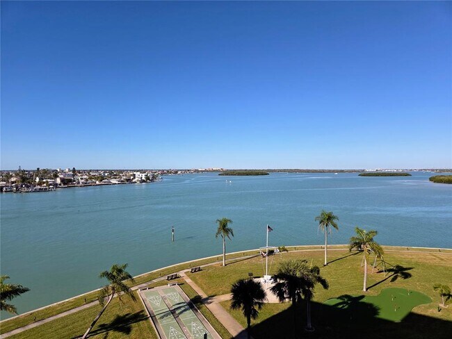 Building Photo - 1 Key Capri