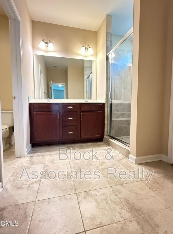 Building Photo - 2433 Cedar Rock Dr