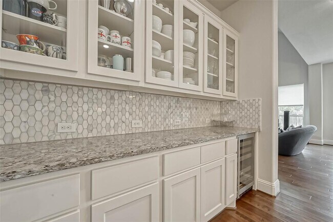 Building Photo - 13306 Stoneleigh Terrace Dr