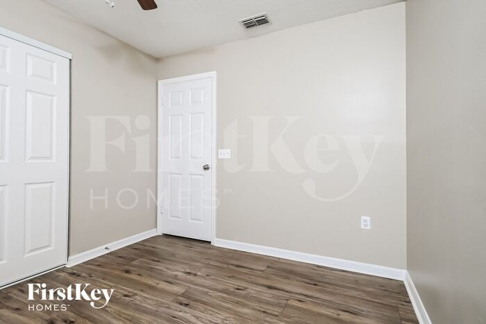 Building Photo - 7610 S Sherrill St