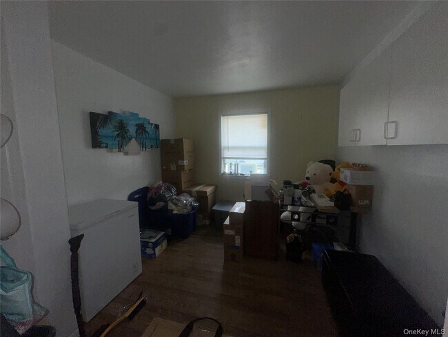 Building Photo - 90 Coles St