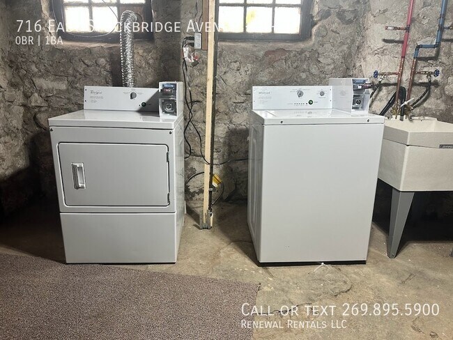 Building Photo - 716 E Stockbridge Ave