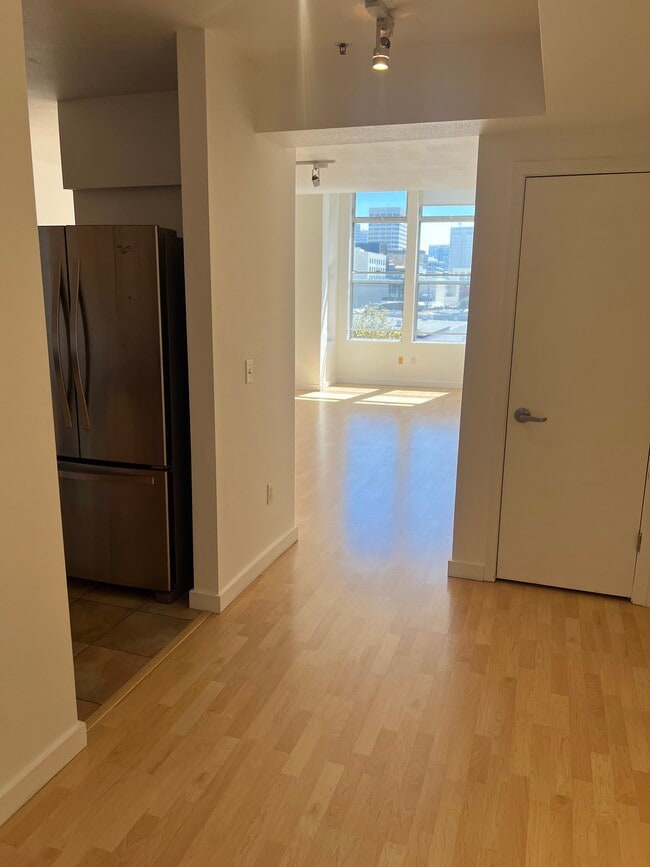 Building Photo - 425 28th St