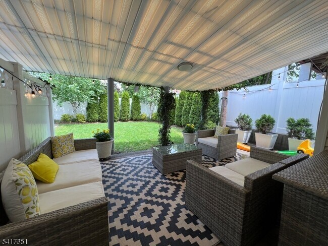 Building Photo - 33 Claremont Ave