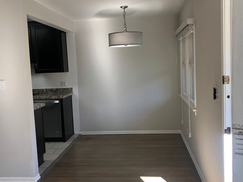 Dining area off of kitchen - 1033 Pearl St