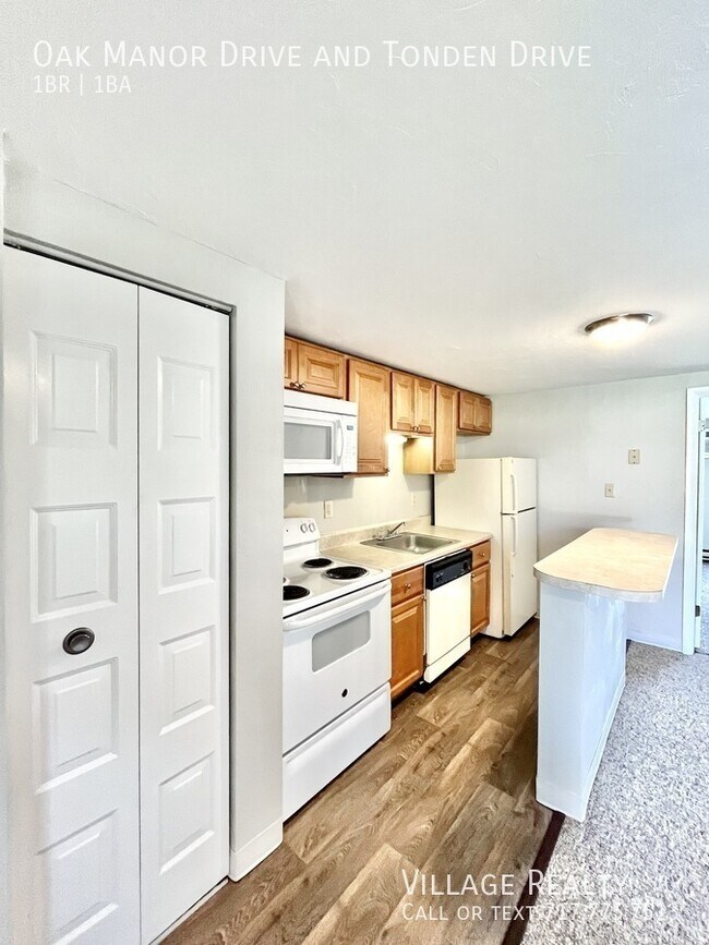 Building Photo - 204 Oak Manor Dr