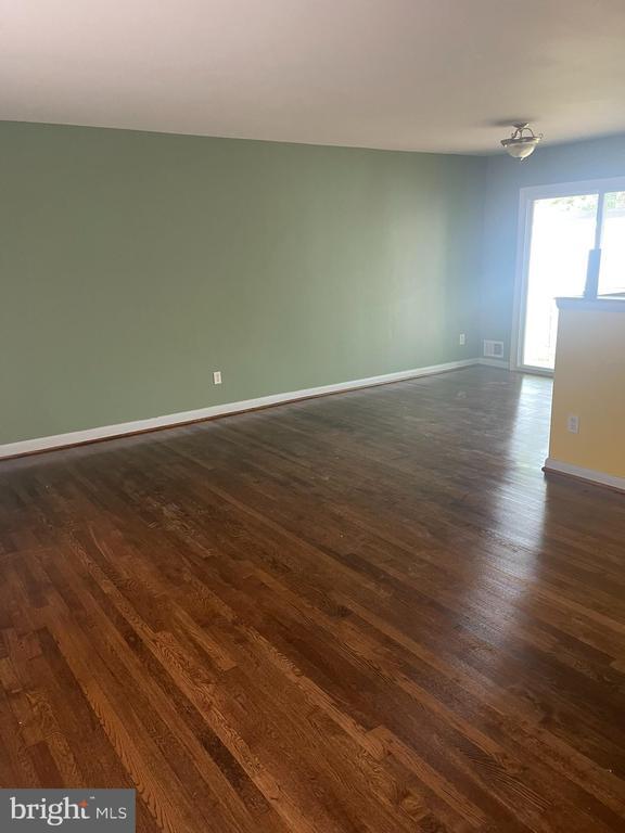 Building Photo - 6837 Glenwood Ct